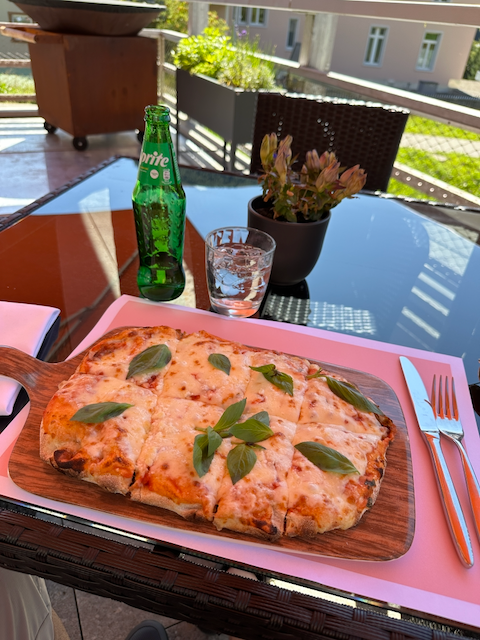 The pinza (pizza) is a favorite at Ameron